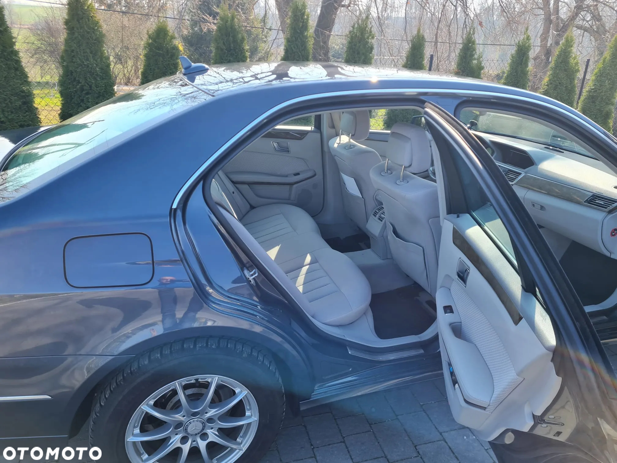 Mercedes-Benz Klasa E 250 CGI BlueEffICIENCY Elegance - 10