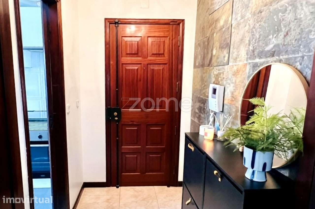 Fantástico apartamento T2 em Rio de Mouro – Renovado, com garagem - Grande imagem: 2/19