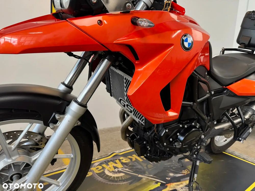 BMW F - 19