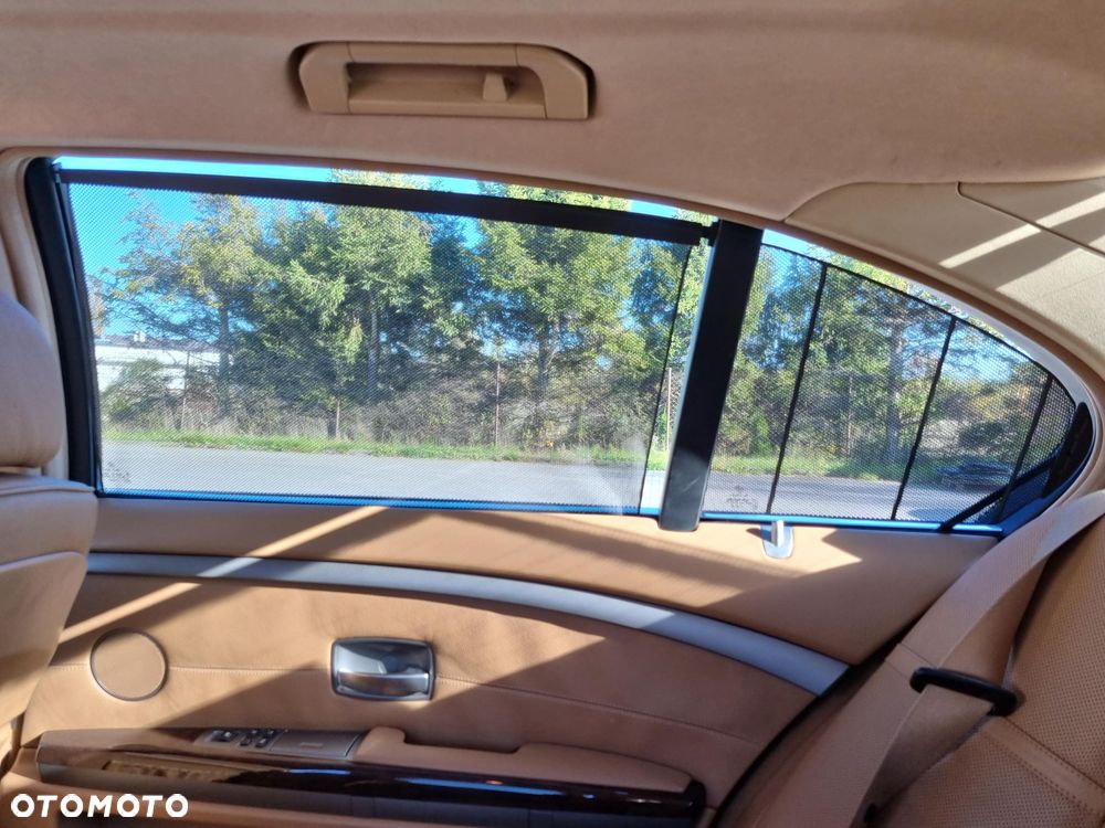 BMW Seria 7 750i - 21