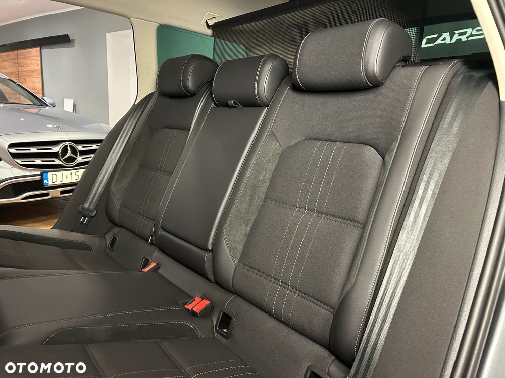 Volkswagen Passat - 33
