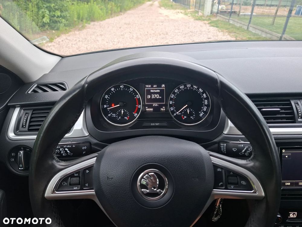 Skoda RAPID Spb 1.2 TSI Edition - 8