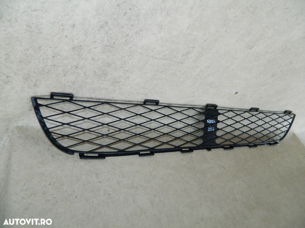 Grila intre proiectoare Toyota Yaris 2002, 2003, 2004, 2005,, cod origine OE 53112-0D010 - 7