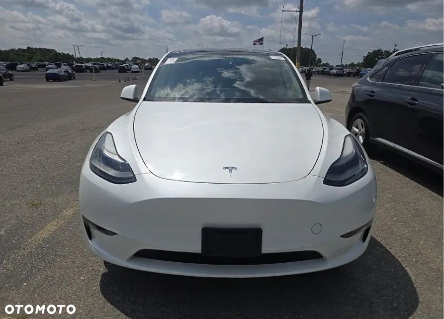 Tesla Model Y Long Range Dual Motor AWD - 5
