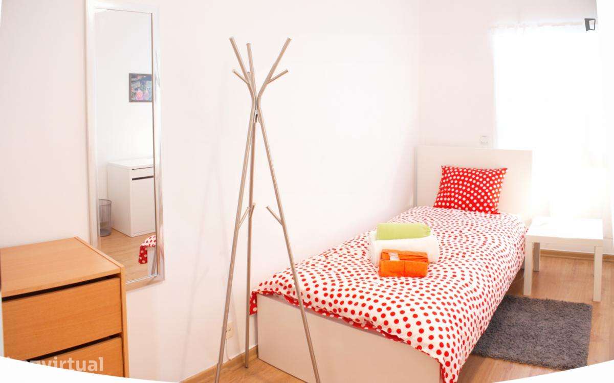 Quarto - localizado em Sete Rios Lisbon - Grande imagem: 3/17