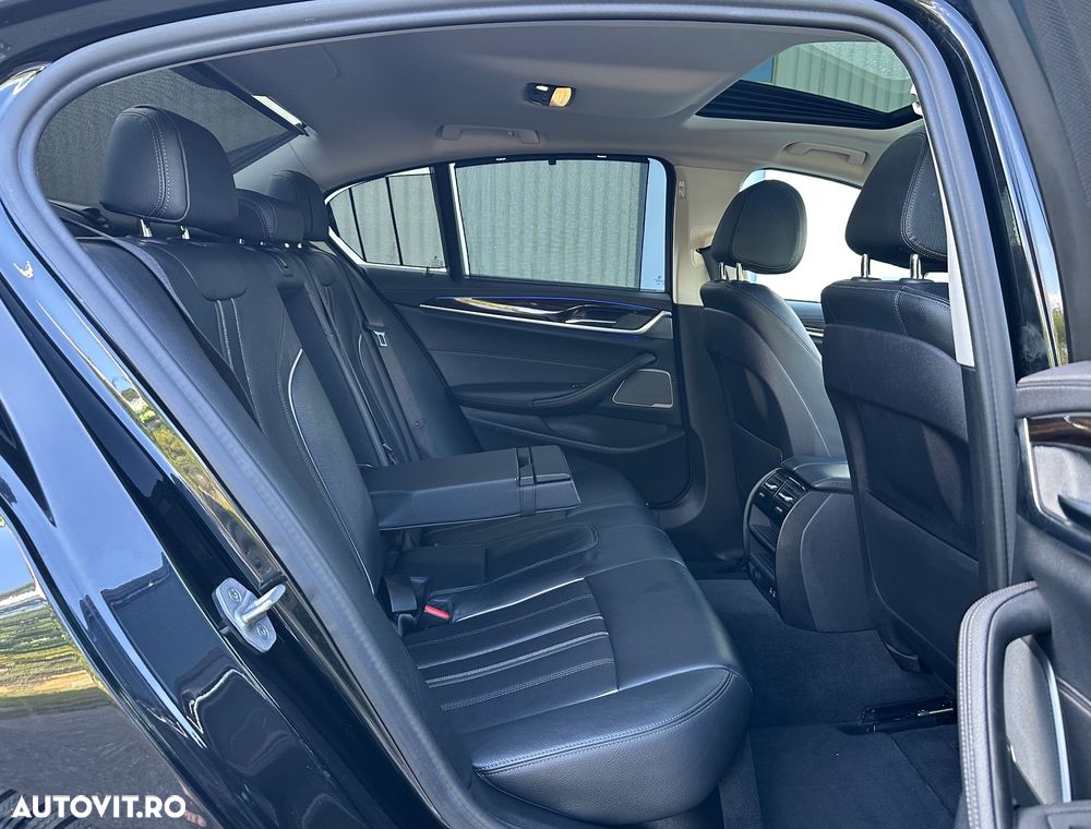 BMW Seria 5 520i AT MHEV - 29