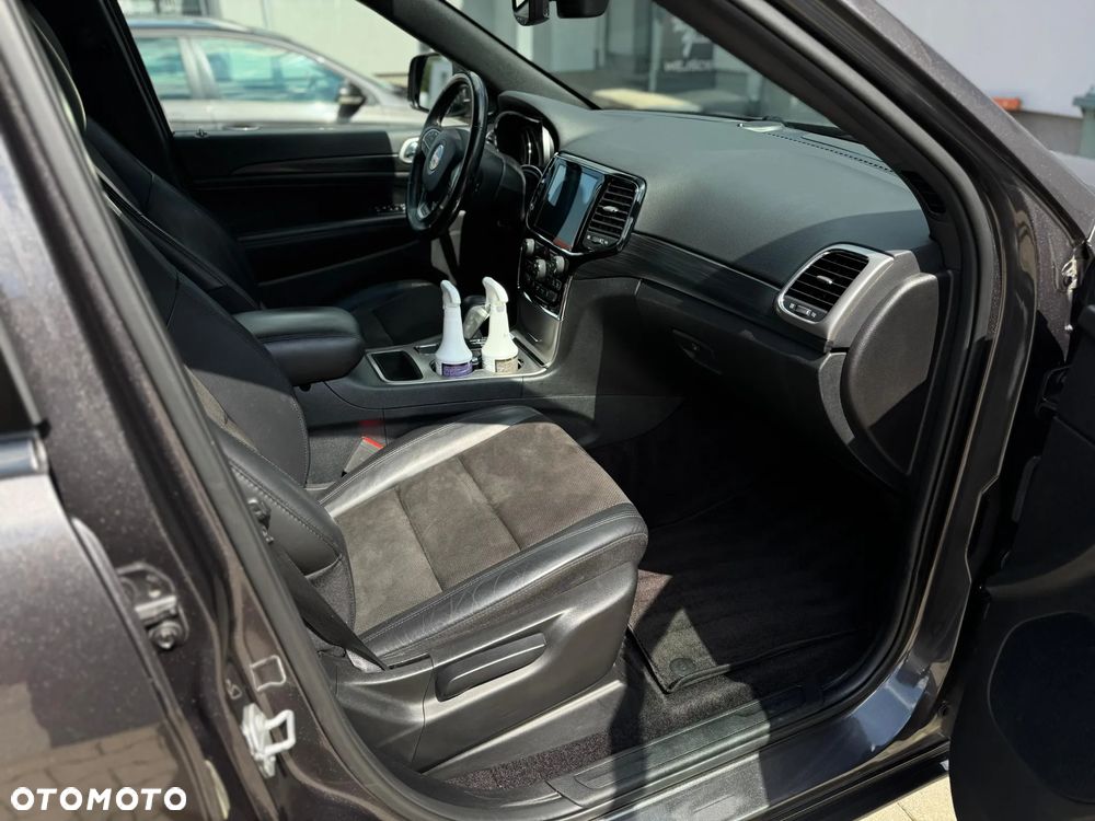 Jeep Grand Cherokee - 11