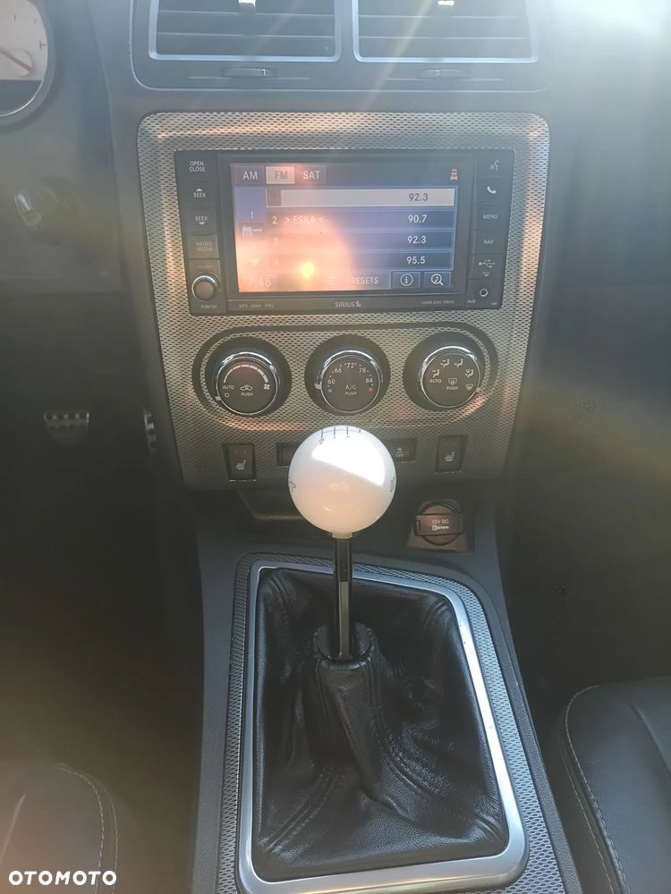 Dodge Challenger - 12