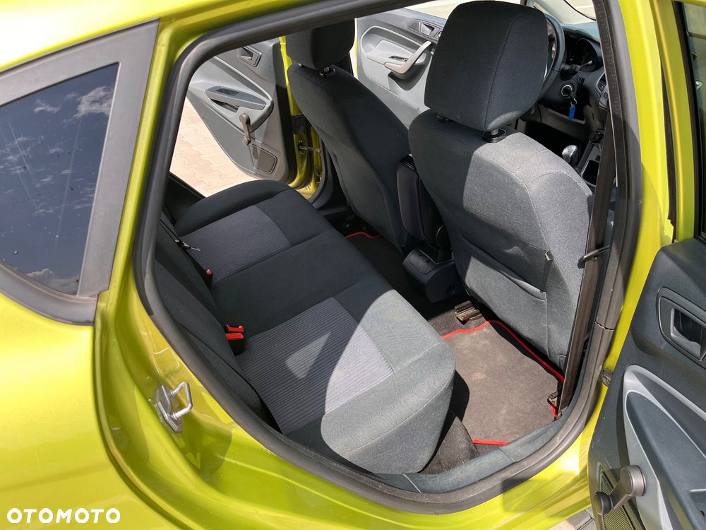 Ford Fiesta 1.6 TDCi DPF Ghia - 11