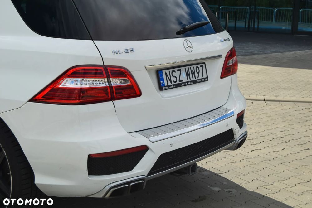 Mercedes-Benz ML 63 AMG 4Matic AMG SPEEDSHIFT 7G-TRONIC AMG Performance Package - 7