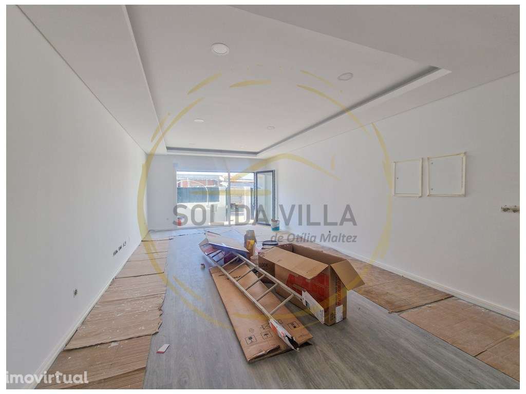 Moradia Geminada T3 - Fernão Ferro, Seixal - 495.000€ - Grande imagem: 2/17