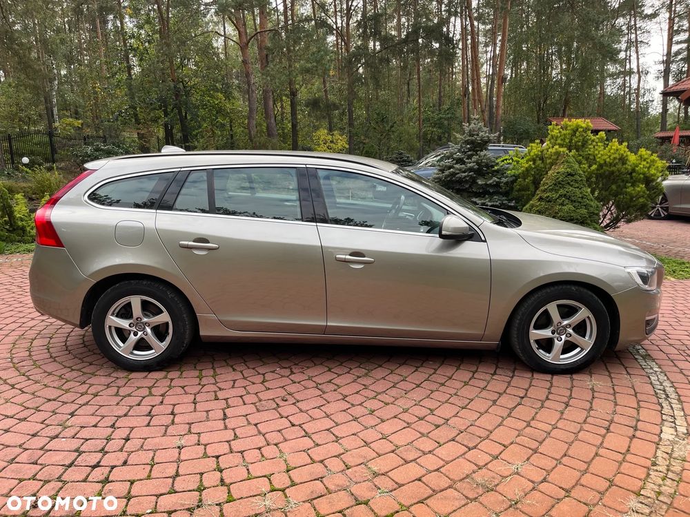 Volvo V60 2.0T Geartronic Powershift Momentum - 4