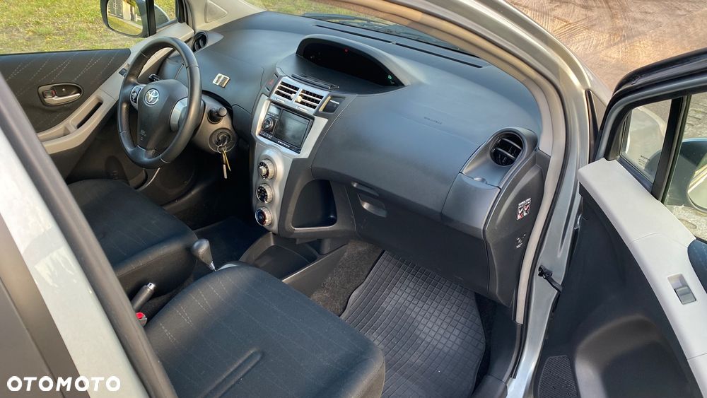 Toyota Yaris 1.4 D-4D Sol MM - 9