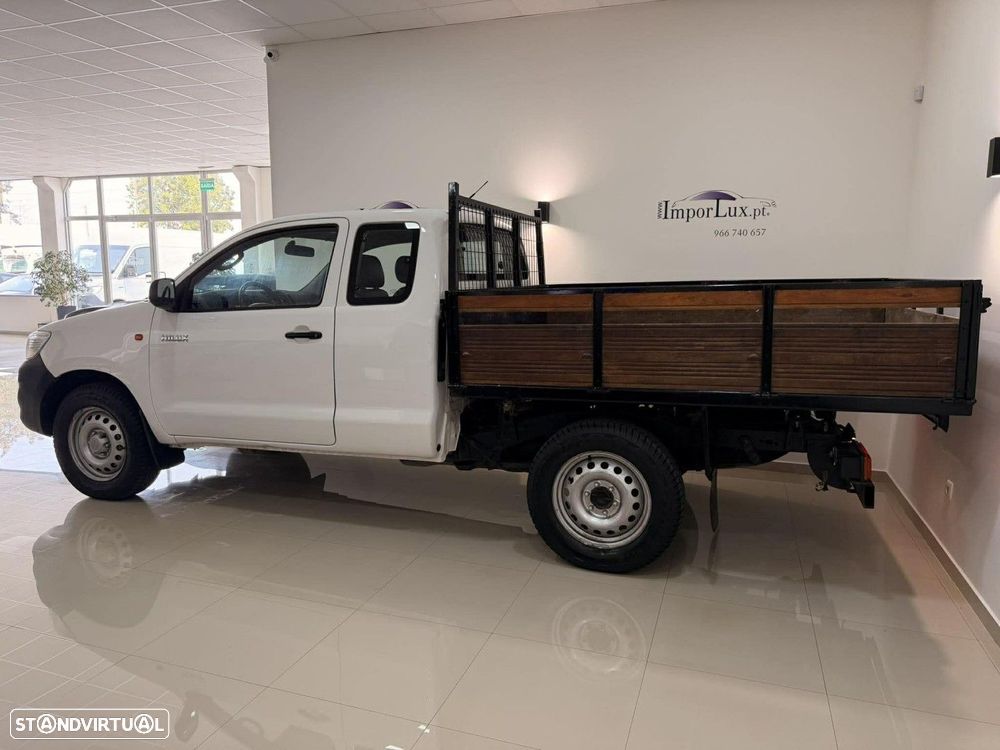 Toyota Hilux 2.4 D-4D 4WD CE CH 3L - 6