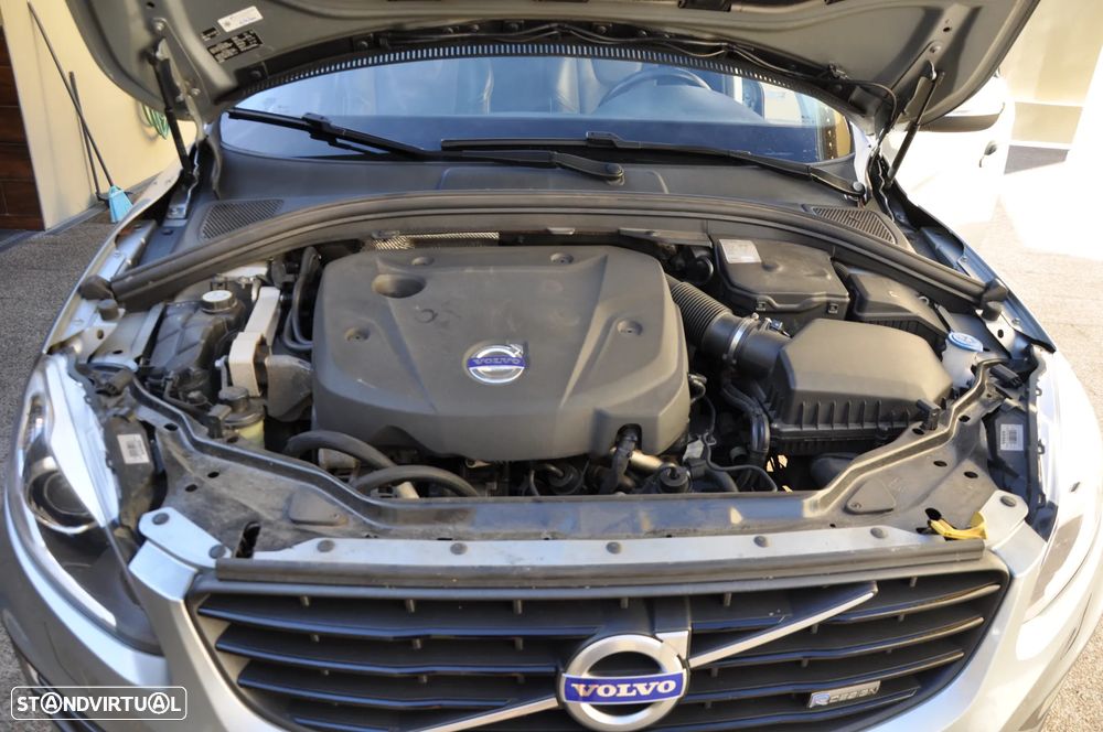 Volvo XC 60 2.0 D4 R-Design Summum Geartronic - 47