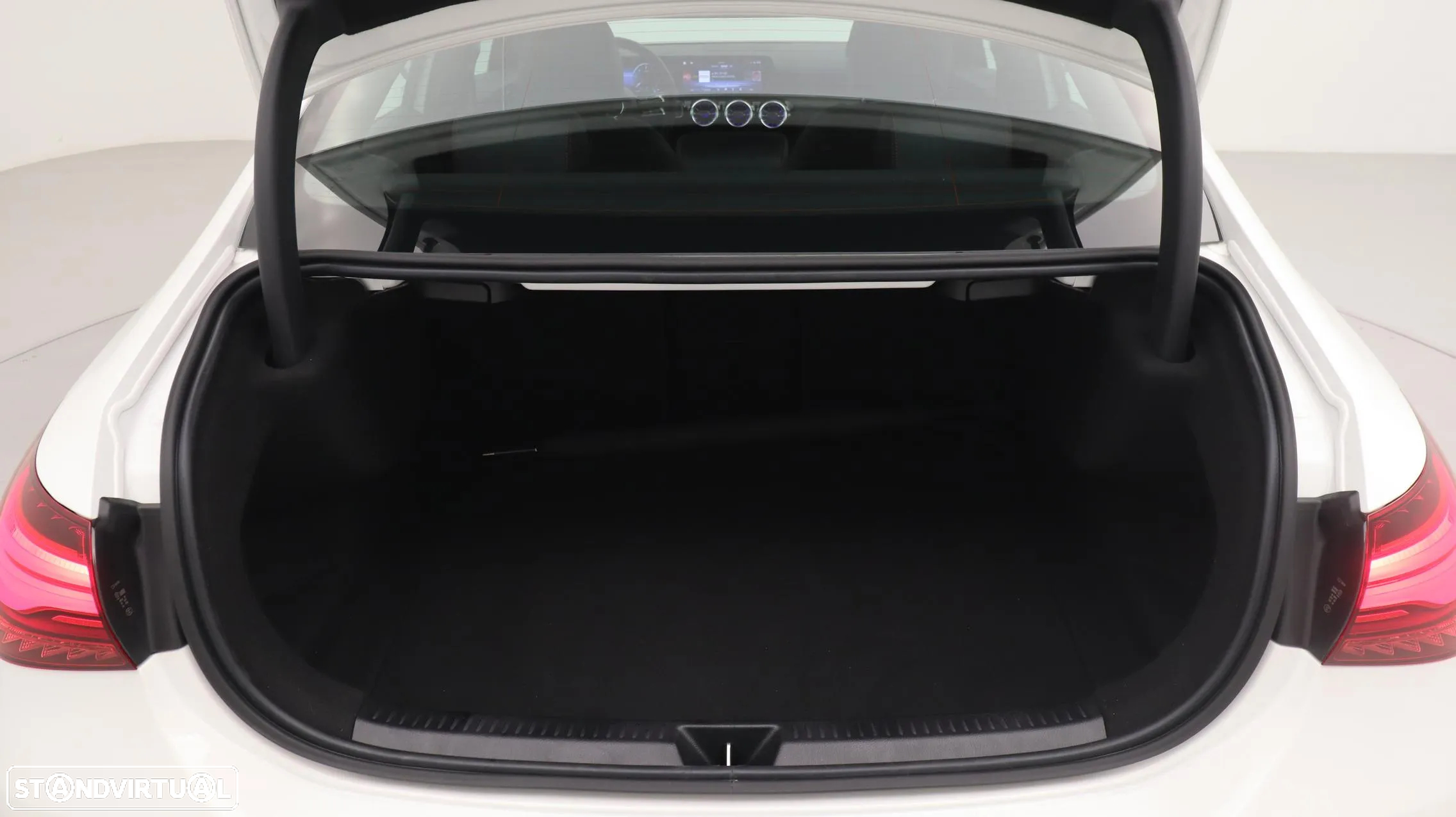Mercedes-Benz A 180 Limousine d AMG Line Aut. - 24