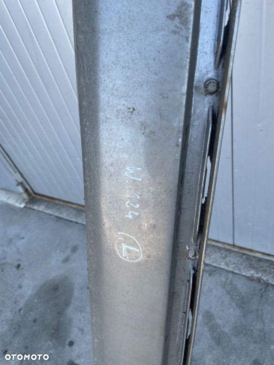 MERCEDES e 124 próg prawy listwa progowa - 3
