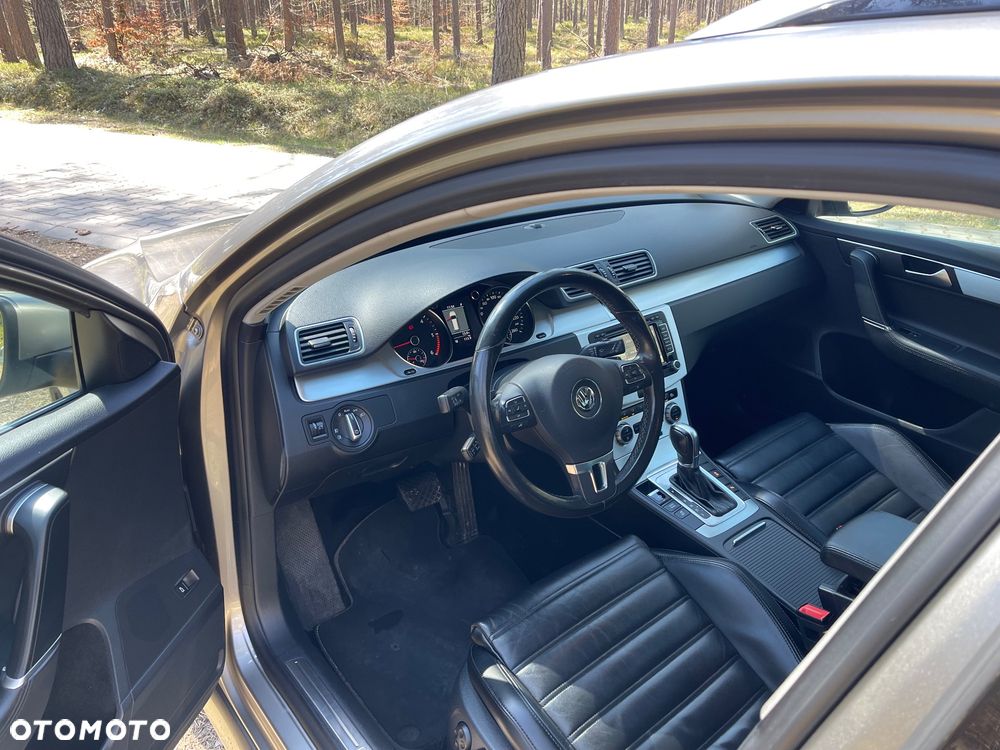 Volkswagen Passat 2.0 TDI DSG BlueMotion Technology R-Line - 15