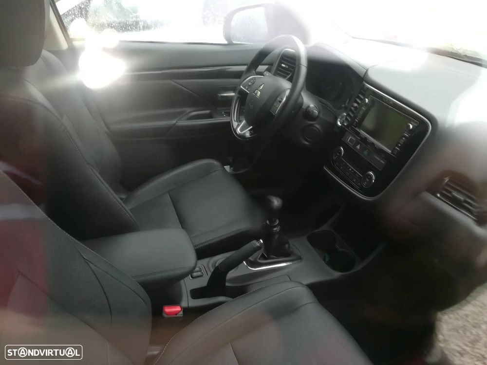 Mitsubishi Outlander 2.2 DI-D Instyle Navi - 3