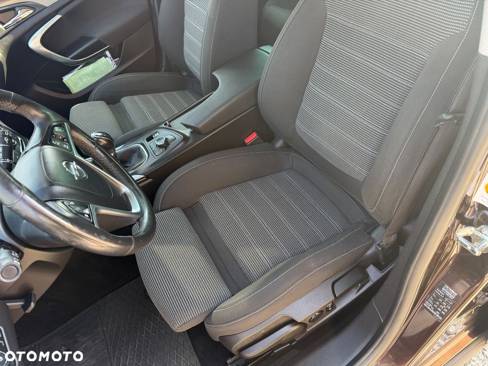 Opel Insignia - 16