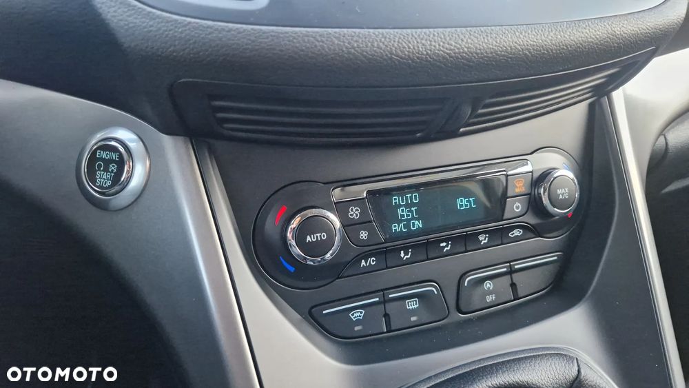 Ford Kuga 1.5 EcoBoost 2x4 Titanium - 10