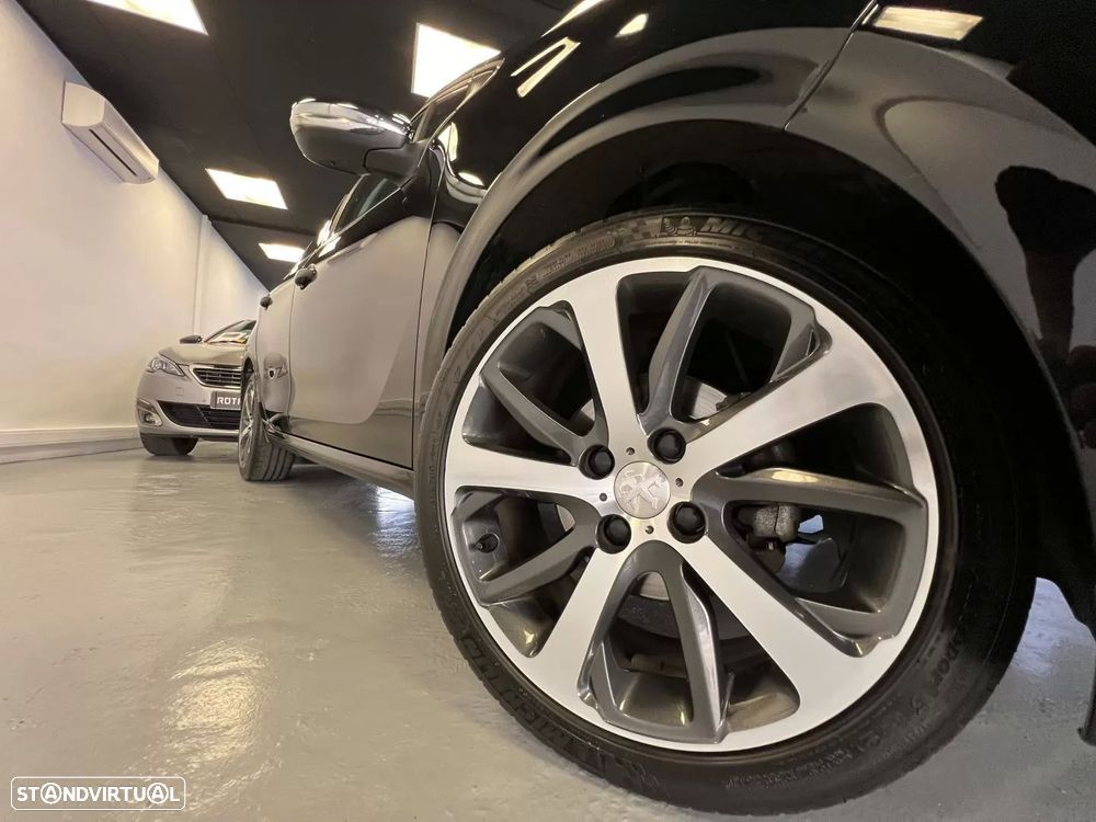 Peugeot 208 1.2 PureTech GT Line - 45