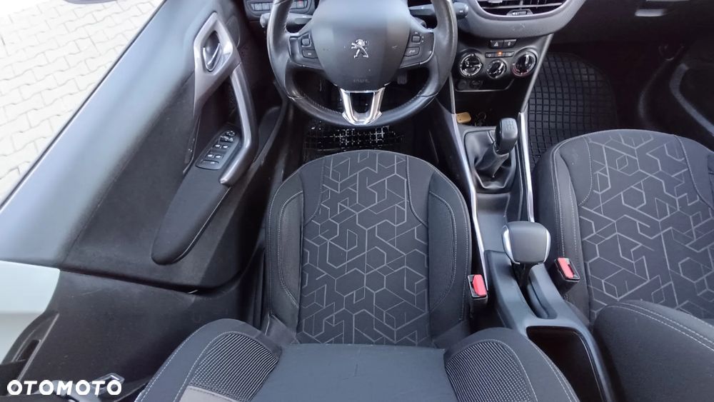 Peugeot 2008 1.6 VTi Active - 16