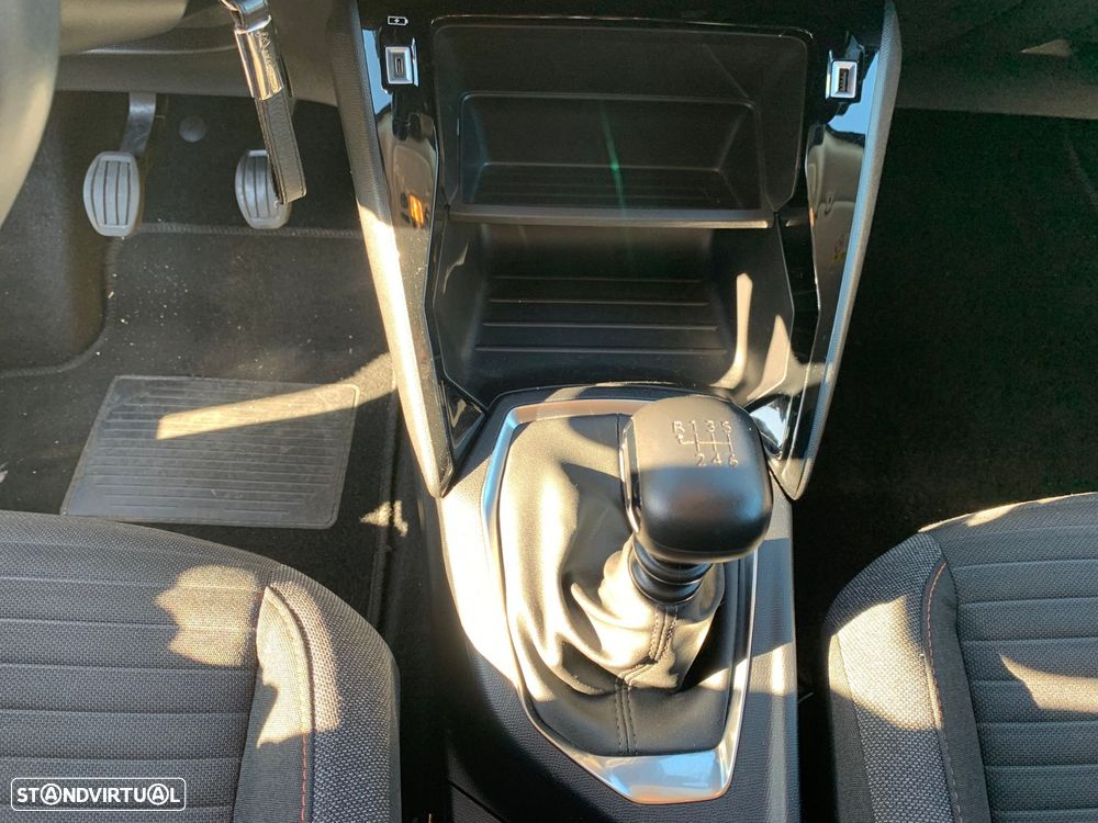 Peugeot 2008 1.2 PureTech Allure - 37