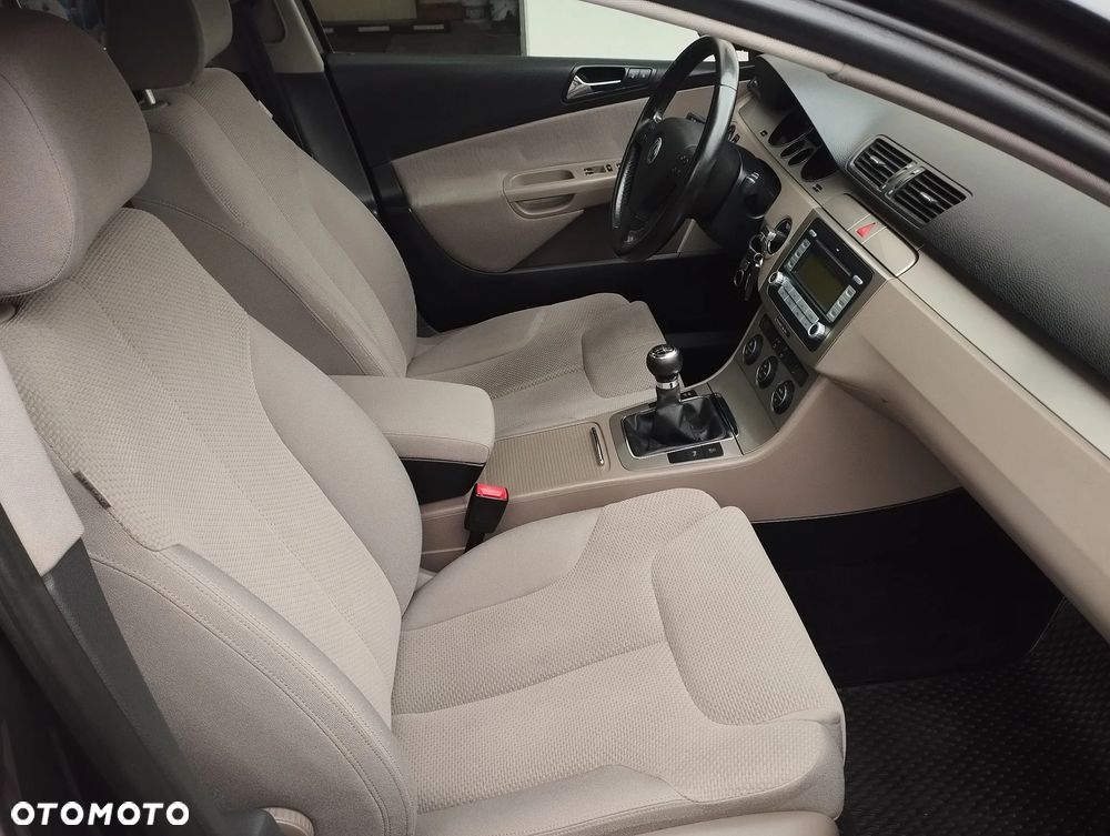 Volkswagen Passat 2.0 TDI DPF Comfortline - 16