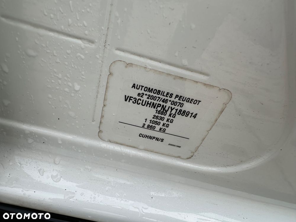 Peugeot 2008 PureTech 110 GPF EAT6 Black Edition - 22