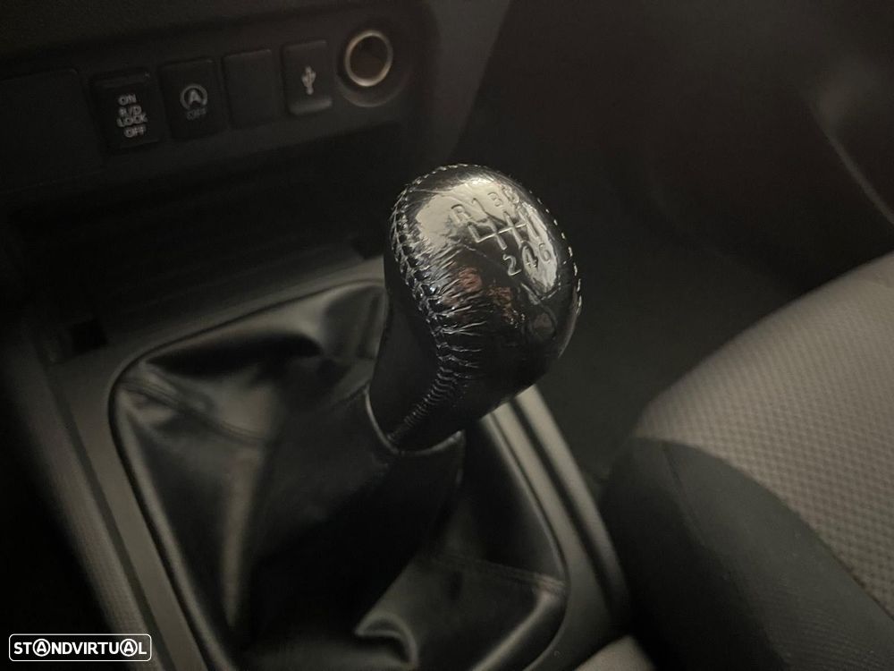 Mitsubishi L200 2.3 DI-D CD Invite Strakar Look 4WD - 21