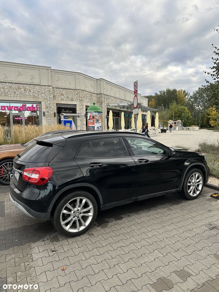 Mercedes-Benz GLA - 16