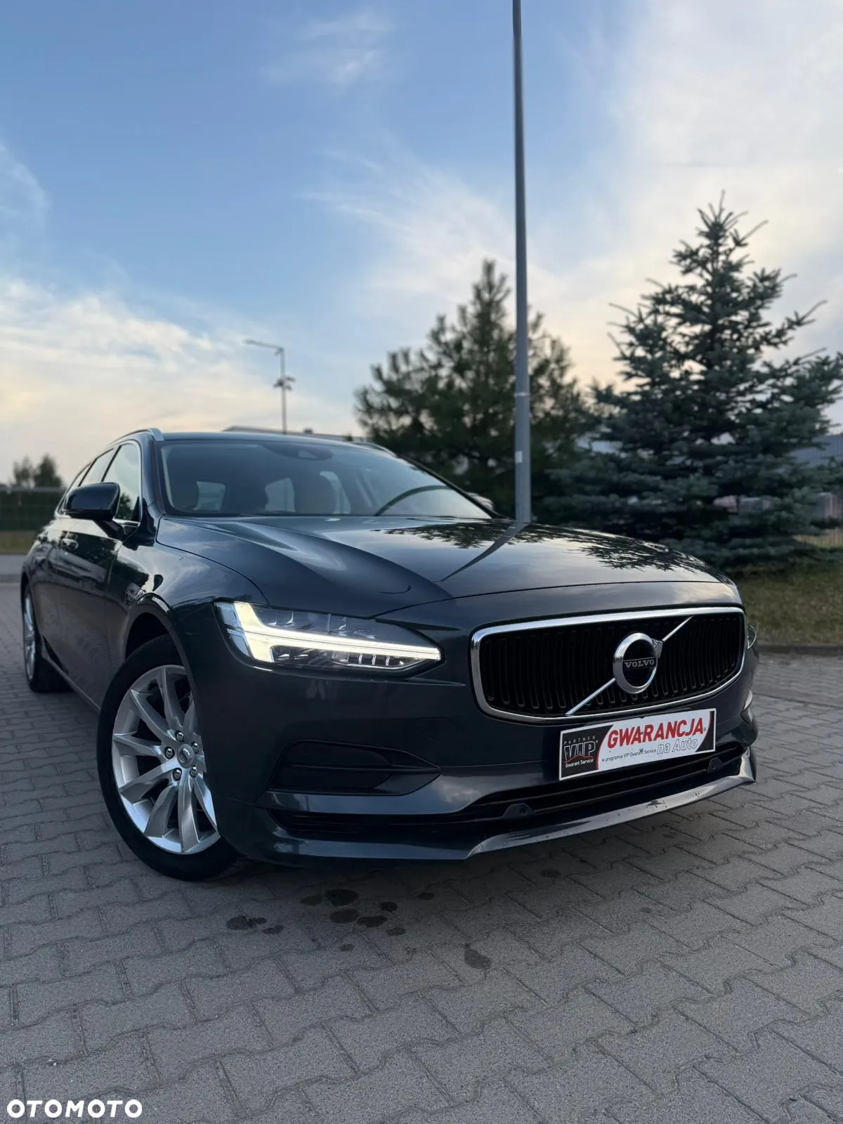 Volvo V90 D3 Momentum Pro - 2