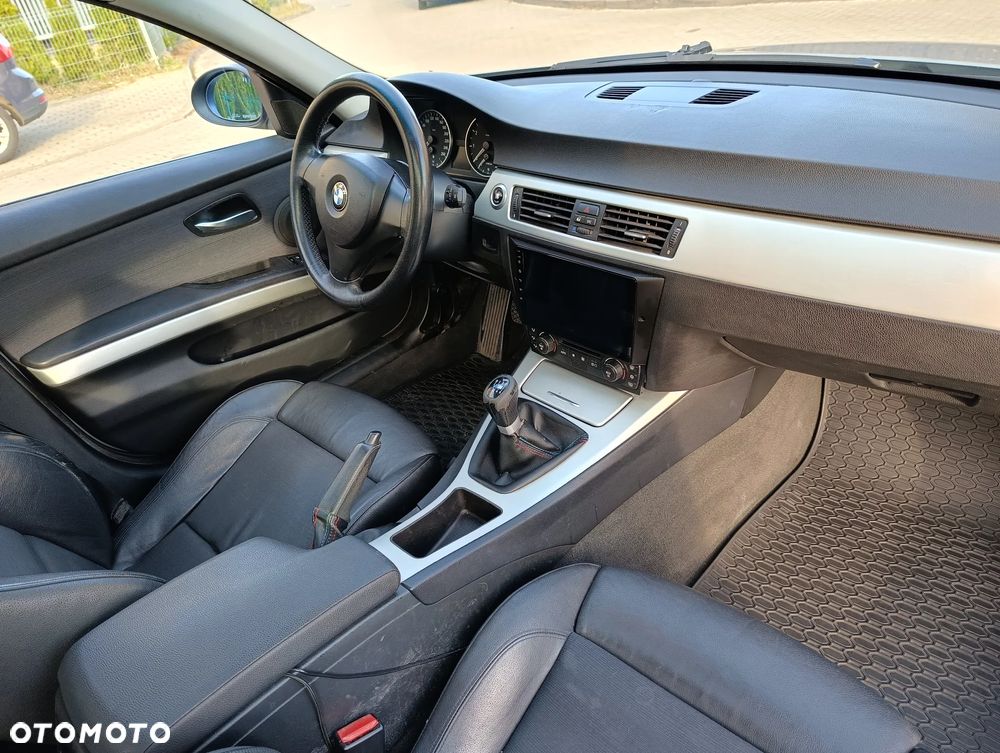 BMW Seria 3 325i - 14