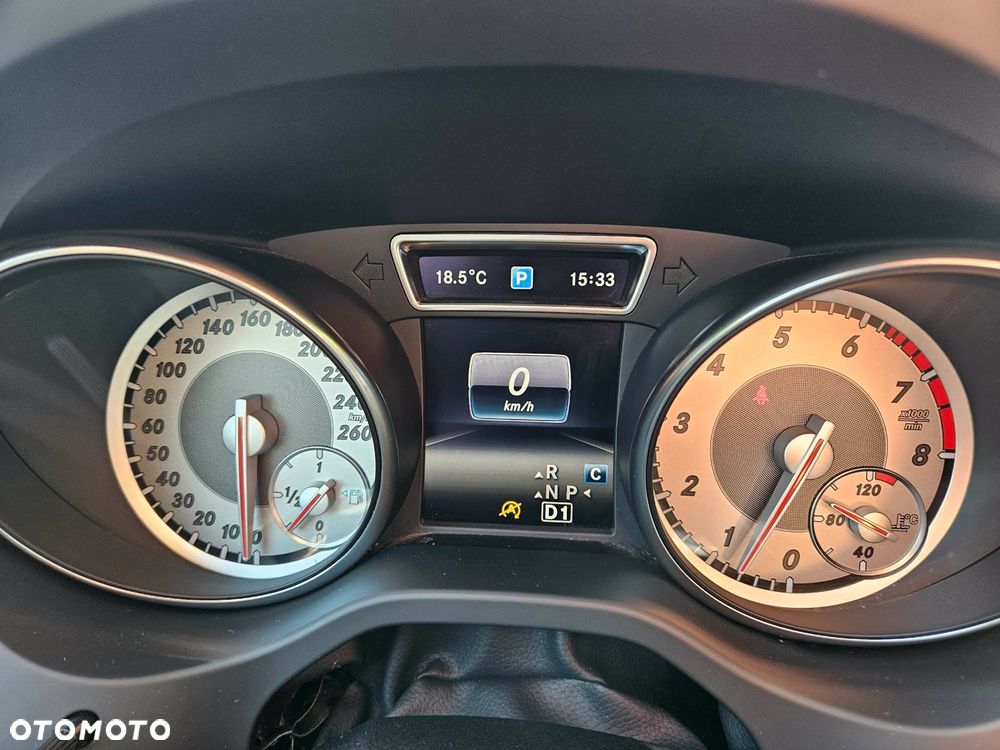 Mercedes-Benz GLA 200 7G-DCT Urban - 16