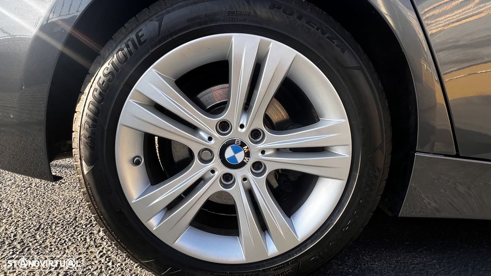 BMW 318 d Touring Auto Line Sport - 12