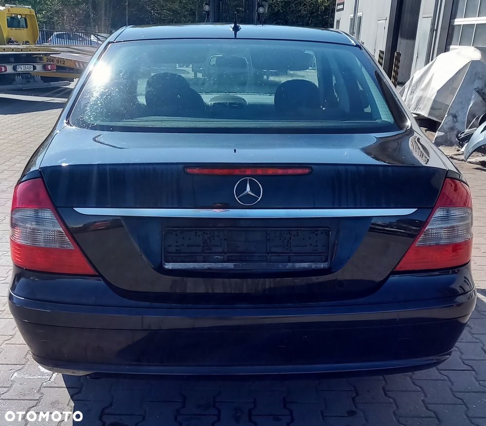 Mercedes E 320 CDi ( W211) części klapa drzwi zderzak kod lakieru C197 lampa reflelektor felgi wyposażnie wnętrza skrzynia biegów - 6