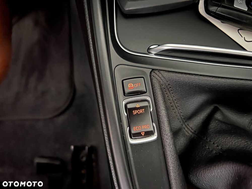 BMW Seria 3 318d xDrive - 35