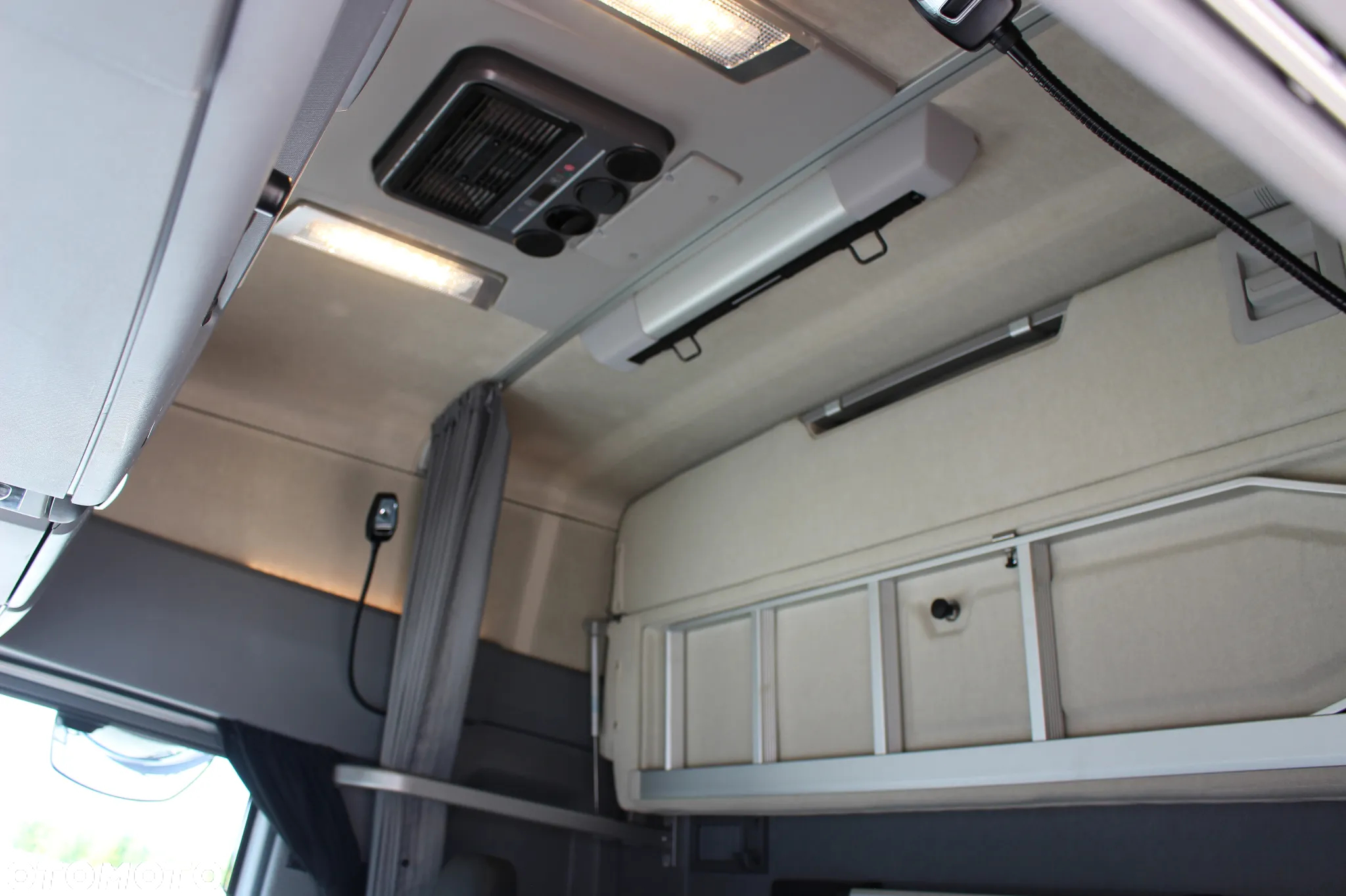 Renault T520 *13L* / KLIMA POSTOJOWA / HIGH CAB / 2 ZBIORNIKI /PEŁNY SPOILER /ACC / BL.MOSTU / Euro 6 /**SERWIS FR**/ STAN IDEALNY / - 30