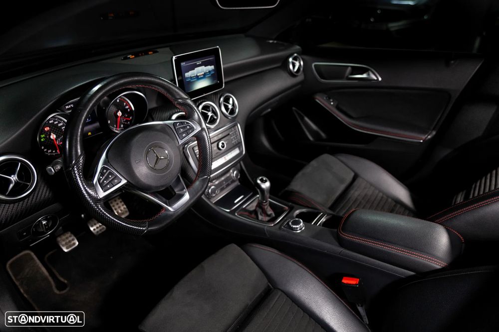 Mercedes-Benz A 180 AMG Line - 9