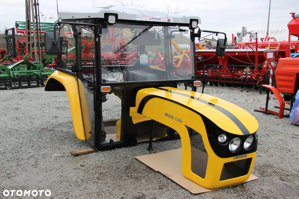 Kabina C-360 z błotnikami BTW X 2023 r. Naglak + maska 04 kolor biało-żółty - 3