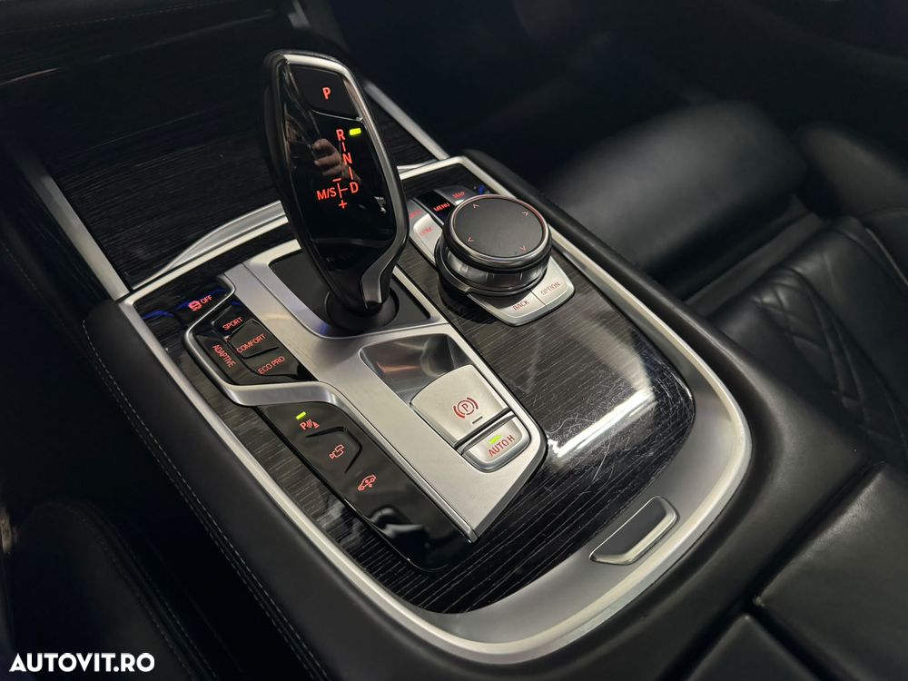 BMW Seria 7 750i xDrive - 15
