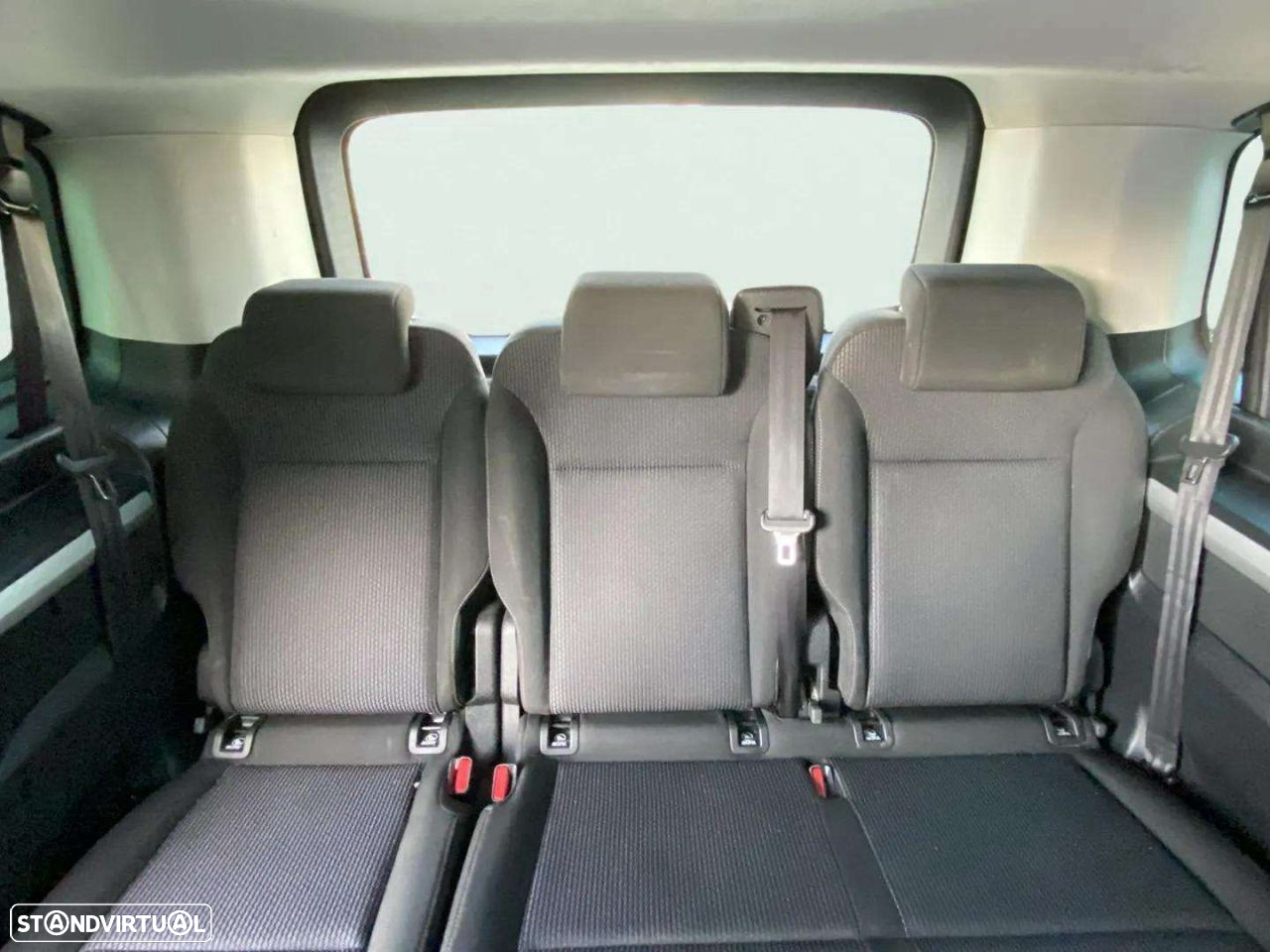 Peugeot Traveller 2.0 BlueHDi L2H1 Business Standard EAT8 - 19