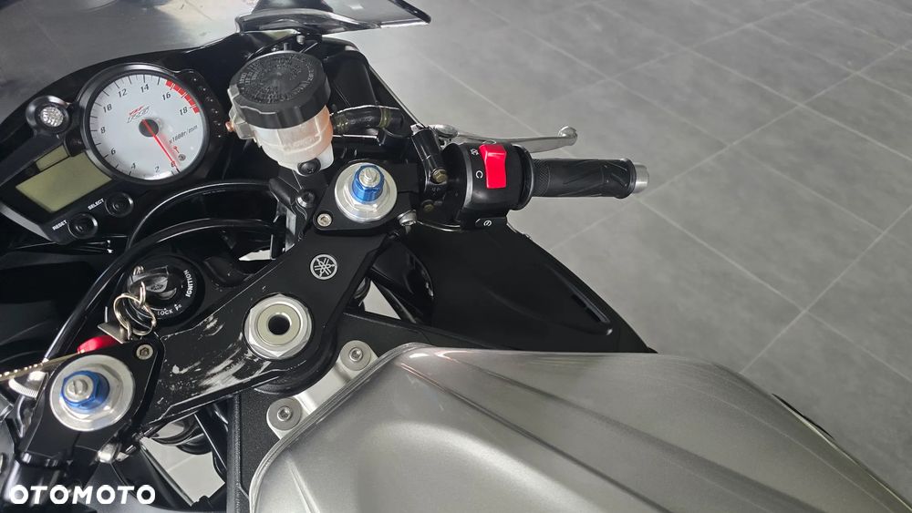 Yamaha R6 - 17