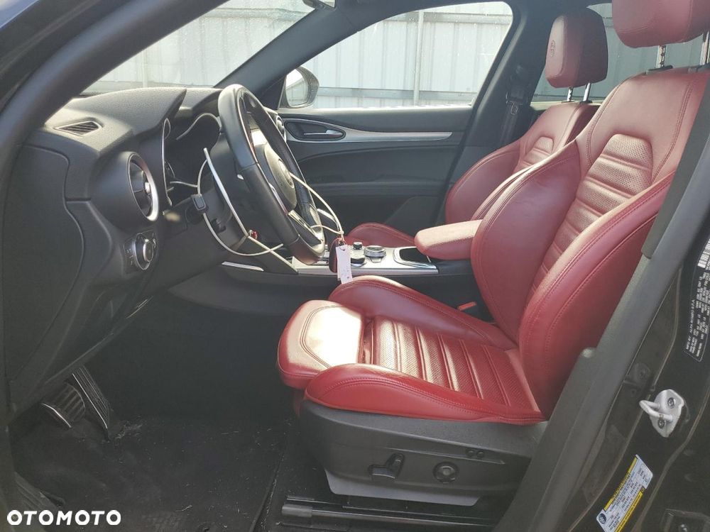 Alfa Romeo Stelvio 2.0 Turbo 16V AT8-Q4 Veloce Ti - 6