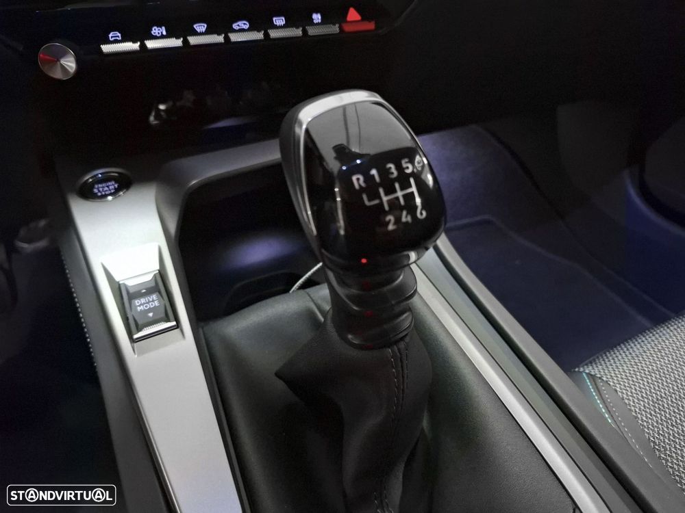 Peugeot 308 1.2 PureTech Allure - 18