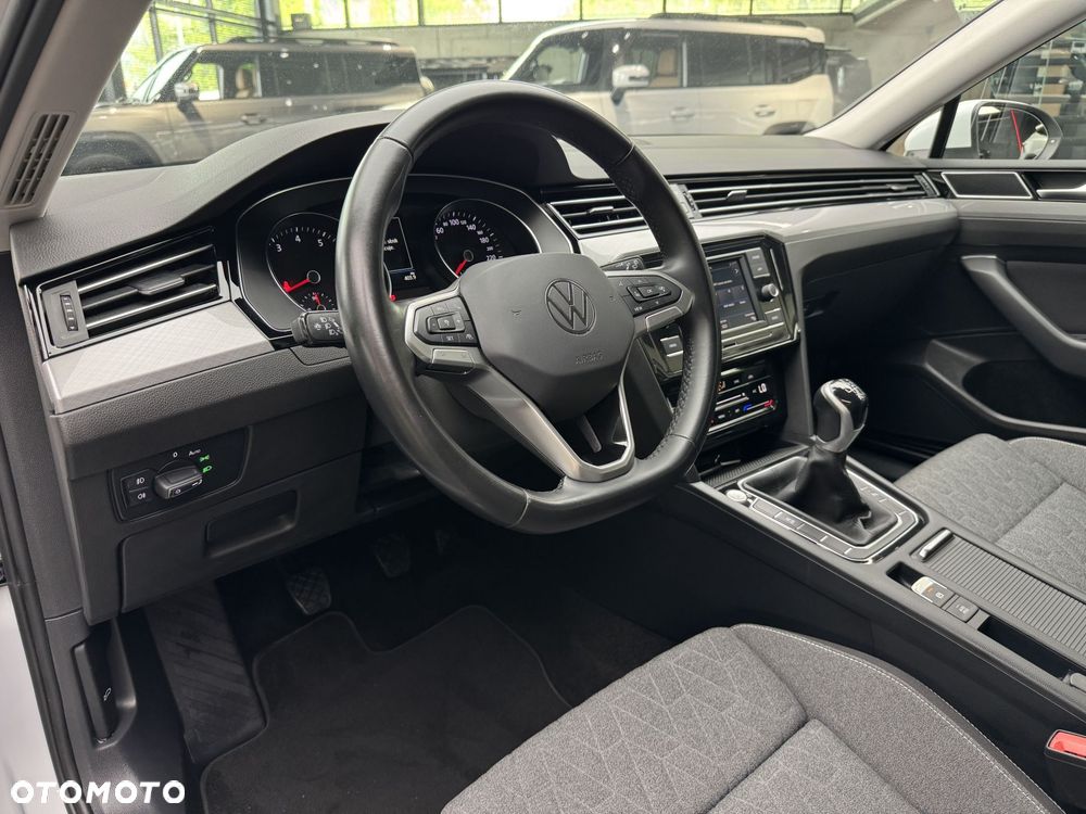 Volkswagen Passat - 10