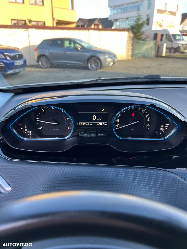 Peugeot 2008 BlueHDi FAP 120 STOP & START EAT6 Crossway - 17