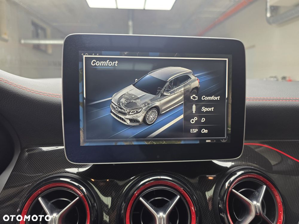 Mercedes-Benz GLA - 13