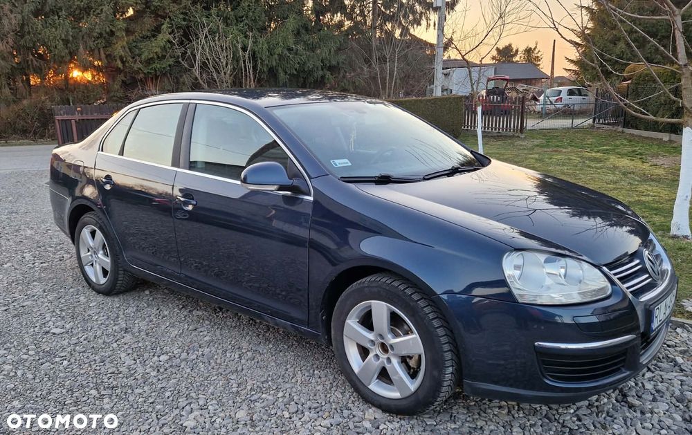 Volkswagen Jetta 1.6 FSI Comfortline - 5